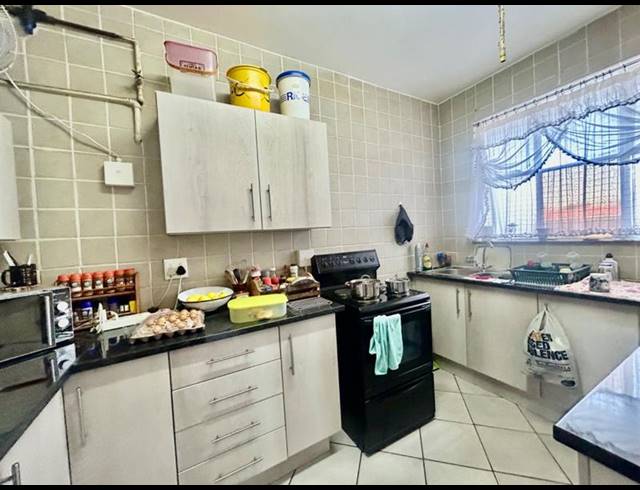 2 BEDROOM APARTMENT FOR SALE IN VANDERBIJLPARK CW 2